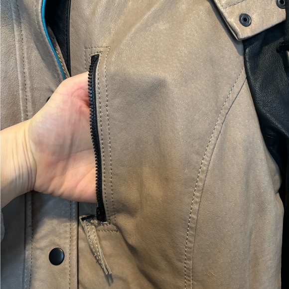 Blink (Danier) Women's Leather Two-Tone Jacket - Picture 3 of 10